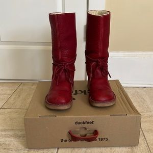 Duck feet boots
